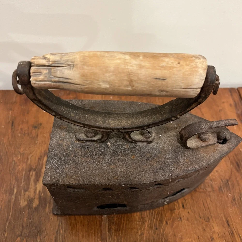 Antique 1900s Charcoal Coal Cast Iron Latch Wood‎ Handle Vintage Decor Shabby
